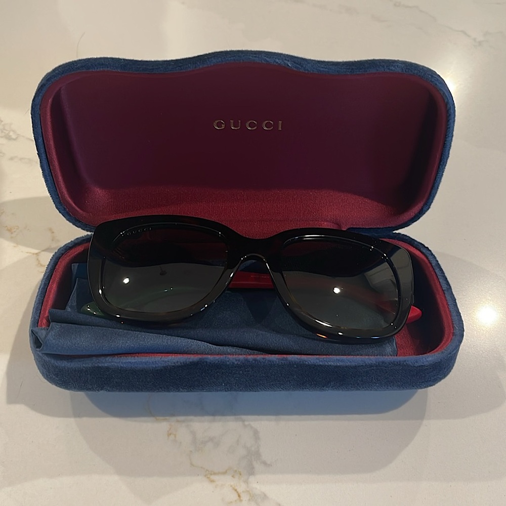 Gucci Sunglasses - Picture 3 of 4